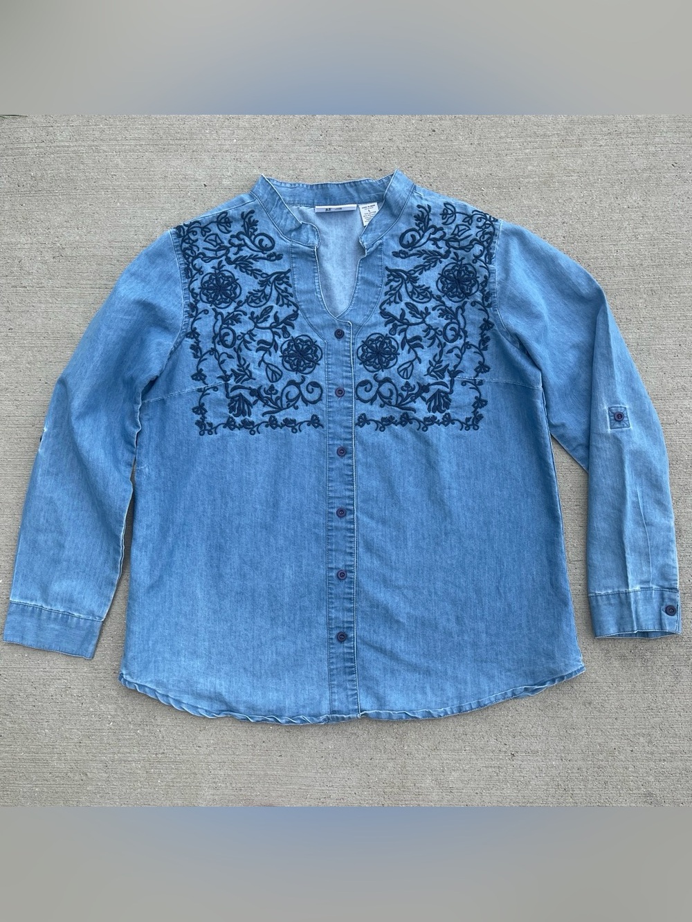 B.E. Lifestyle Denim Chambray Embroidered Button Down Shirt Blue Floral Boho L